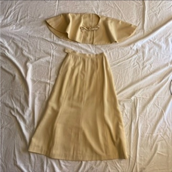 1940s Beige Capelet and Skirt Set - Picture 10 of 10